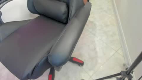 melan_owen online show from May 8, 2026, 11:04 am