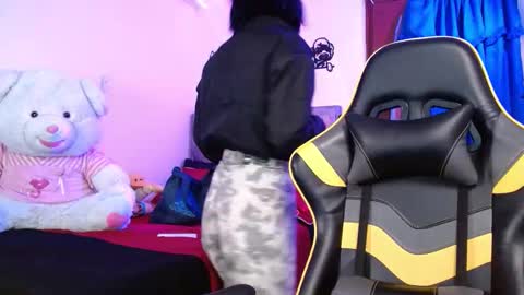 Snapshot of melani_bear chatting on March 18, 2026, 12:08 pm MELANI online show from March 18, 2026, 12:08 pm