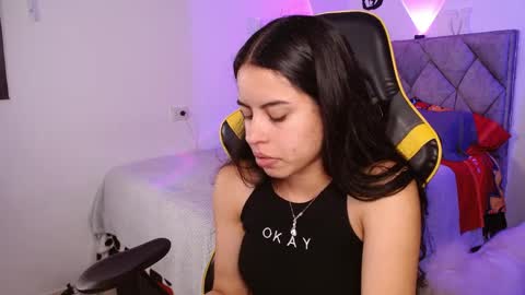 Snapshot of melani_bear chatting on April 6, 2026, 3:57 pm MELANI online show from April 6, 2026, 3:57 pm