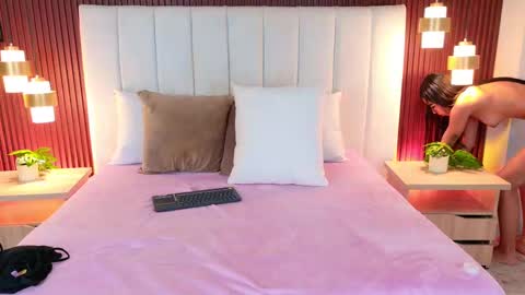 melani gb online show from September 30, 2025, 2:05 am