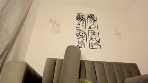 Snapshot of melani_greyy chatting on December 12, 2024, 11:25 pm melani greyy online show from December 12, 2024, 11:25 pm