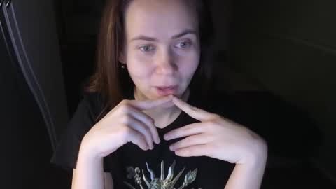 Snapshot of melania____ chatting on November 18, 2025, 8:35 pm Mila online show from November 18, 2025, 8:35 pm