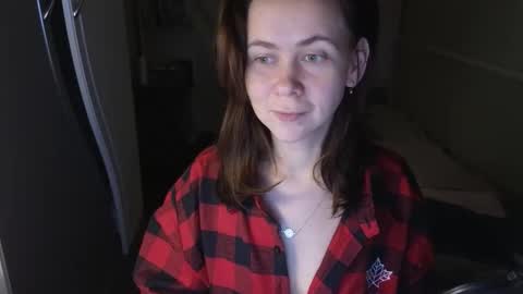 Snapshot of melania____ chatting on November 24, 2025, 5:45 pm Mila online show from November 24, 2025, 5:45 pm