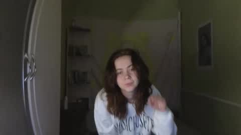 Snapshot of melania____ chatting on November 25, 2025, 5:24 pm Mila online show from November 25, 2025, 5:24 pm