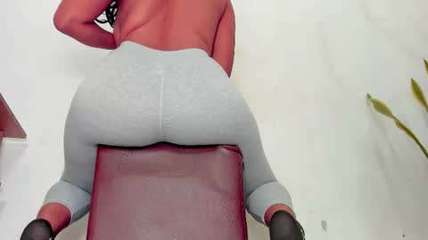 Snapshot of melania_browis chatting on September 25, 2025, 8:51 am Melania online show from September 25, 2025, 8:51 am