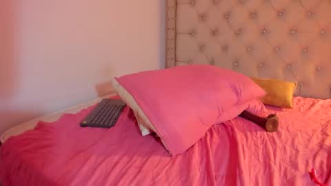 Snapshot of melania_xtreme chatting on February 15, 2026, 7:51 am melania_xtreme online show from February 15, 2026, 7:51 am