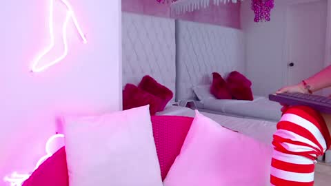 Melanie online show from December 21, 2024, 7:03 am