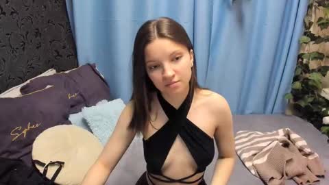 Melanie online show from November 18, 2025, 8:52 am