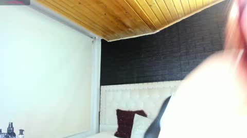 Snapshot of melanie_hh chatting on March 4, 2025, 4:06 am Melanie online show from March 4, 2025, 4:06 am