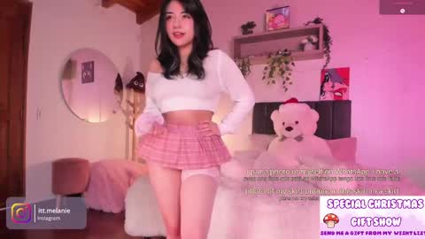 Snapshot of melanie_owo chatting on December 10, 2024, 1:11 pm Melanie online show from December 10, 2024, 1:11 pm