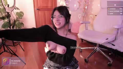 Snapshot of melanie_owo chatting on February 25, 2025, 3:16 pm Melanie online show from February 25, 2025, 3:16 pm