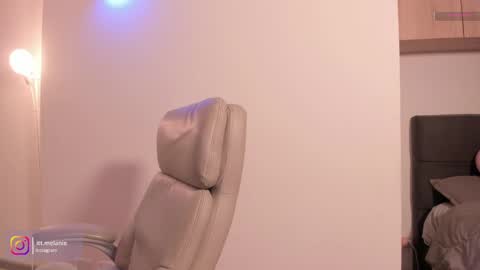 Snapshot of melanie_owo chatting on October 28, 2025, 10:01 pm Melanie online show from October 28, 2025, 10:01 pm