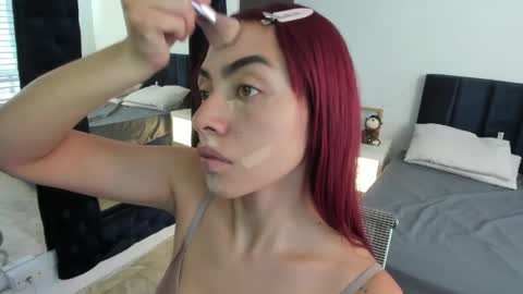 Melanie roux  online show from April 22, 2026, 12:07 pm