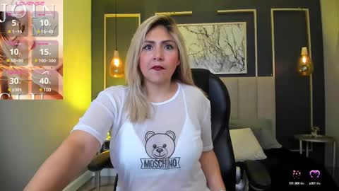 Snapshot of melanie_silver_ chatting on February 20, 2025, 10:04 pm Melanie online show from February 20, 2025, 10:04 pm