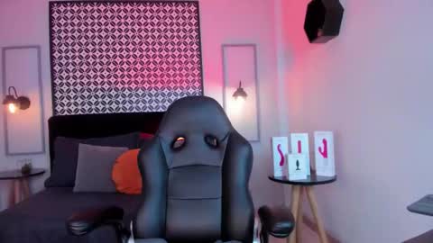 Snapshot of melanie_silver_ chatting on November 27, 2025, 10:34 pm Melanie online show from November 27, 2025, 10:34 pm