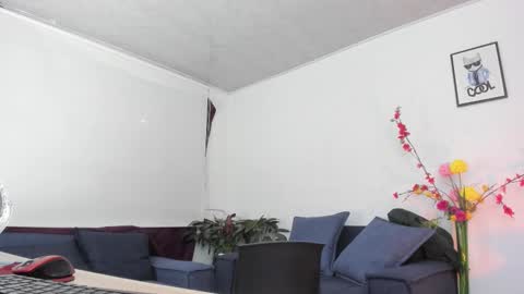 melaniie_roussel online show from November 13, 2025, 1:32 pm