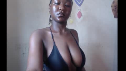 Snapshot of melanin_coco chatting on September 21, 2025, 8:49 am Bene online show from September 21, 2025, 8:49 am