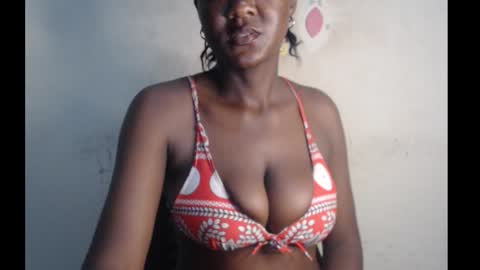 Snapshot of melanin_coco chatting on September 28, 2025, 9:42 pm Bene online show from September 28, 2025, 9:42 pm