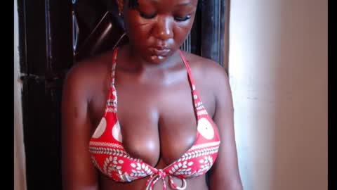 Snapshot of melanin_coco chatting on October 6, 2025, 12:46 pm Bene online show from October 6, 2025, 12:46 pm