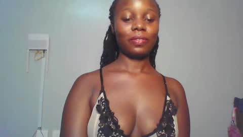 Snapshot of melanin_sassy96 chatting on December 4, 2024, 3:48 am bad lil shawry online show from December 4, 2024, 3:48 am