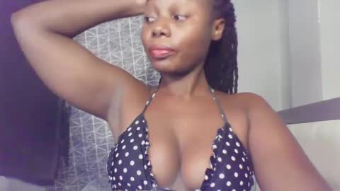 Snapshot of melanin_sassy96 chatting on December 5, 2024, 3:15 am bad lil shawry online show from December 5, 2024, 3:15 am