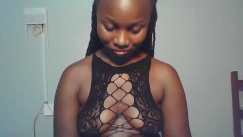 Snapshot of melanin_sassy96 chatting on December 6, 2024, 5:11 pm bad lil shawry online show from December 6, 2024, 5:11 pm