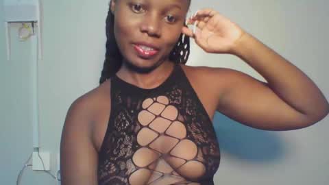Snapshot of melanin_sassy96 chatting on December 10, 2024, 3:01 pm bad lil shawry online show from December 10, 2024, 3:01 pm