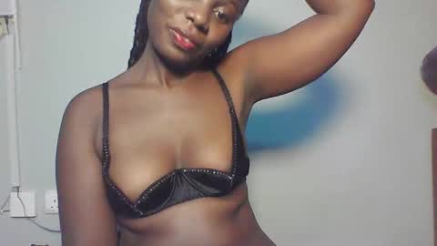 Snapshot of melanin_sassy96 chatting on December 16, 2024, 1:53 am bad lil shawry online show from December 16, 2024, 1:53 am