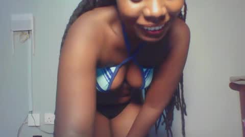 Snapshot of melanin_sassy96 chatting on December 19, 2024, 11:25 pm bad lil shawry online show from December 19, 2024, 11:25 pm