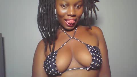 Snapshot of melanin_sassy96 chatting on February 1, 2025, 10:13 pm bad lil shawry online show from February 1, 2025, 10:13 pm