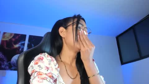 melannia_hills online show from January 11, 2025, 10:08 am