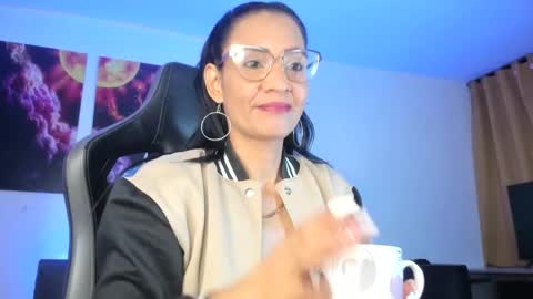 melannia_hills online show from January 16, 2025, 7:28 am