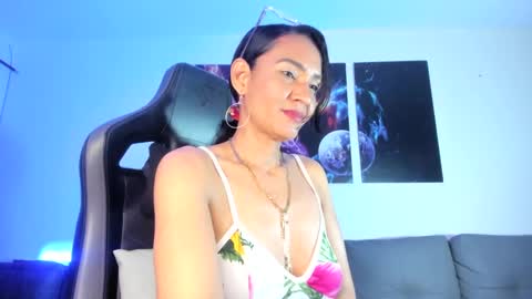 melannia_hills online show from February 1, 2025, 10:15 am