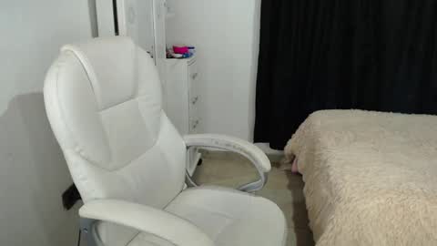 Snapshot of melanniegarzon chatting on February 4, 2025, 4:50 pm Melannie online show from February 4, 2025, 4:50 pm