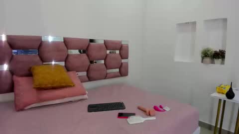 Melanny online show from September 18, 2025, 12:51 pm