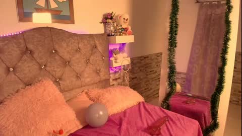 Melanny taylor online show from December 22, 2024, 6:04 pm