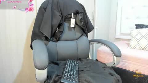 Melany online show from October 31, 2025, 12:06 pm