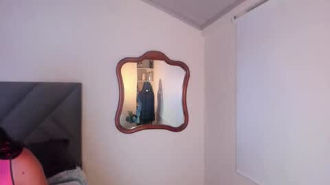 Melany online show from December 17, 2025, 2:50 am