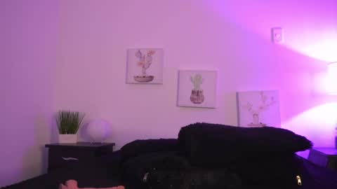 melany online show from January 8, 2025, 1:21 am