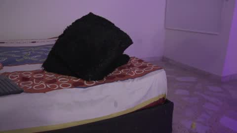melany online show from February 6, 2025, 2:22 am