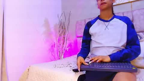 Snapshot of melanystone_ chatting on May 26, 2026, 12:23 pm Melany online show from May 26, 2026, 12:23 pm