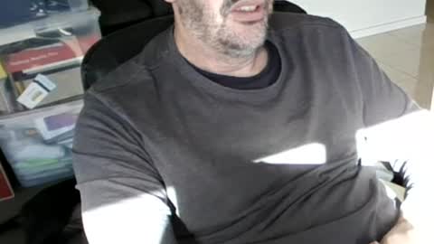 melbguy_075 online show from August 7, 2026, 12:34 am