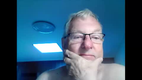 melbourne000 online show from November 5, 2025, 12:10 am