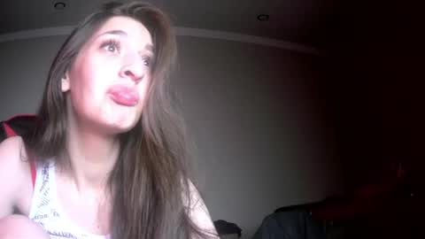 Snapshot of melena_caramel chatting on June 1, 2026, 7:04 pm melena_caramel online show from June 1, 2026, 7:04 pm