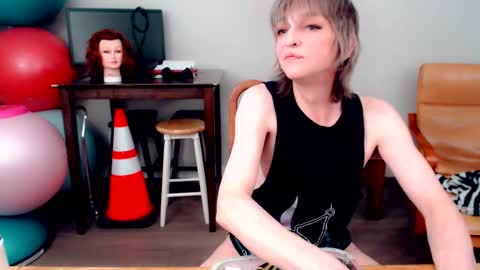 Snow Hobot online show from November 7, 2025, 2:33 am