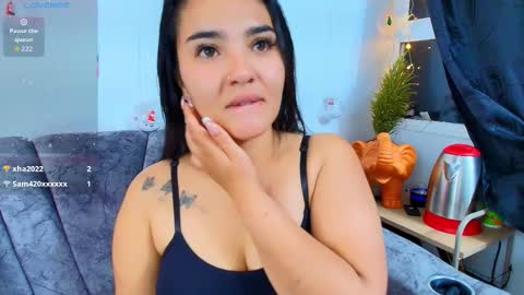    Independent model online show from December 22, 2025, 2:41 am