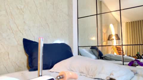 Meliissa online show from June 14, 2026, 2:24 am