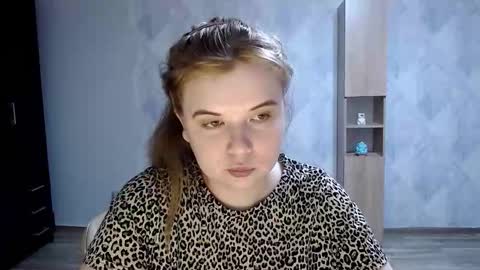Snapshot of melina_beauty chatting on September 20, 2025, 3:13 pm Melina online show from September 20, 2025, 3:13 pm