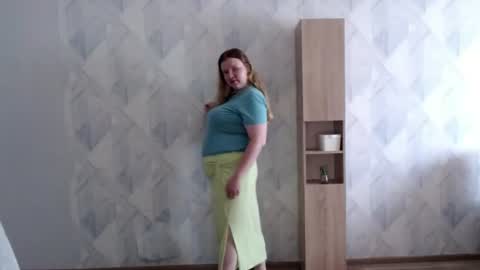 Snapshot of melina_beauty chatting on June 15, 2026, 8:16 am Melina online show from June 15, 2026, 8:16 am