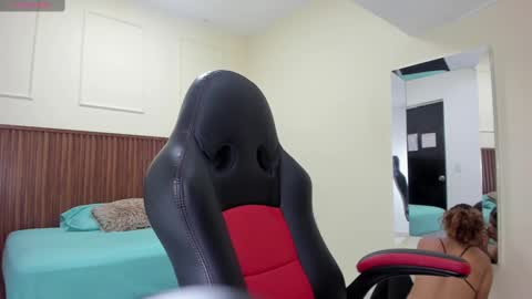 M E L I N A  online show from October 4, 2025, 7:12 pm